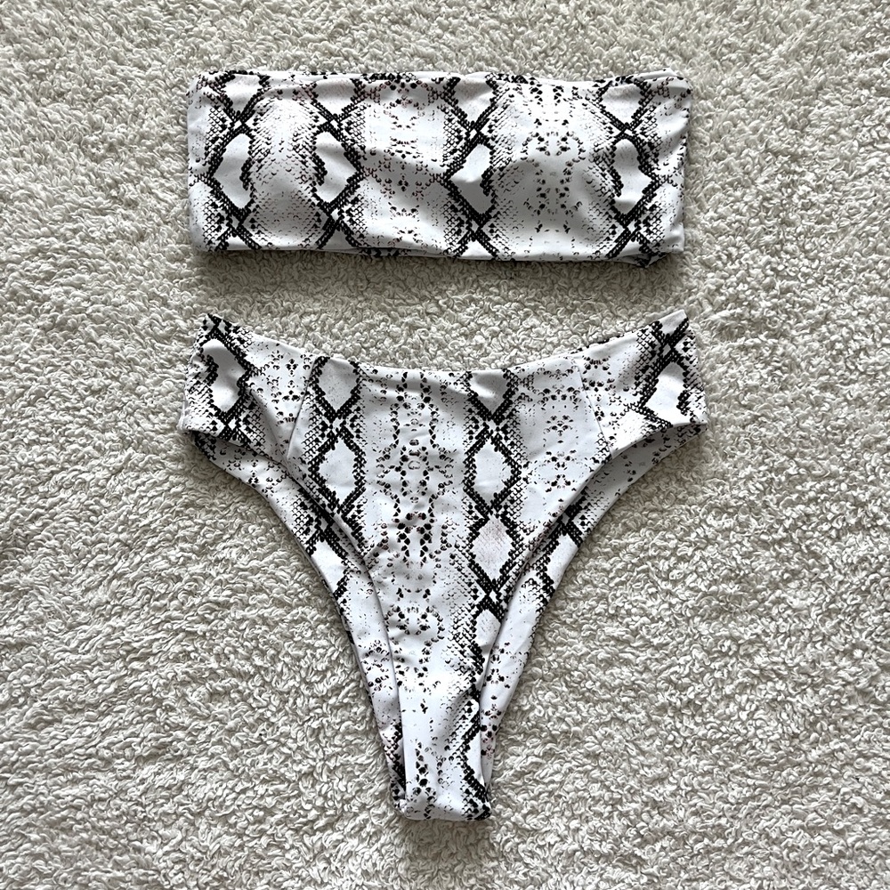 SHEIN Women’s Snake Print High Waisted Bikini Set Size Small